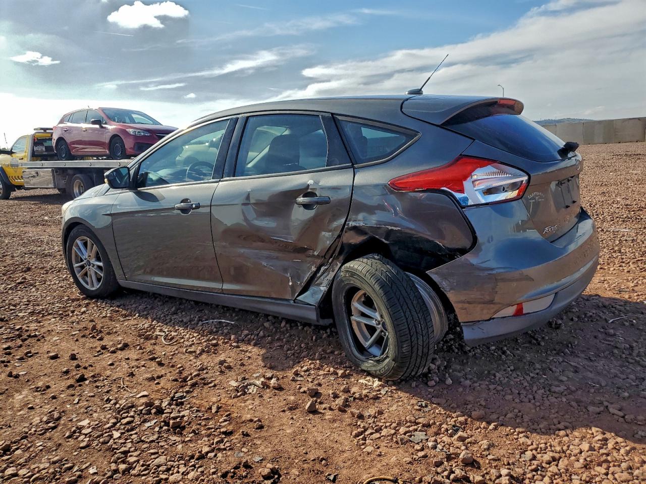 2015 FORD FOCUS SE photo 2