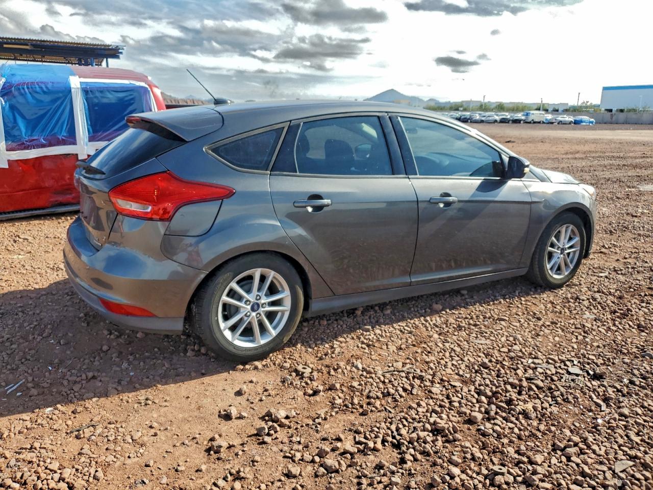 2015 FORD FOCUS SE photo 3