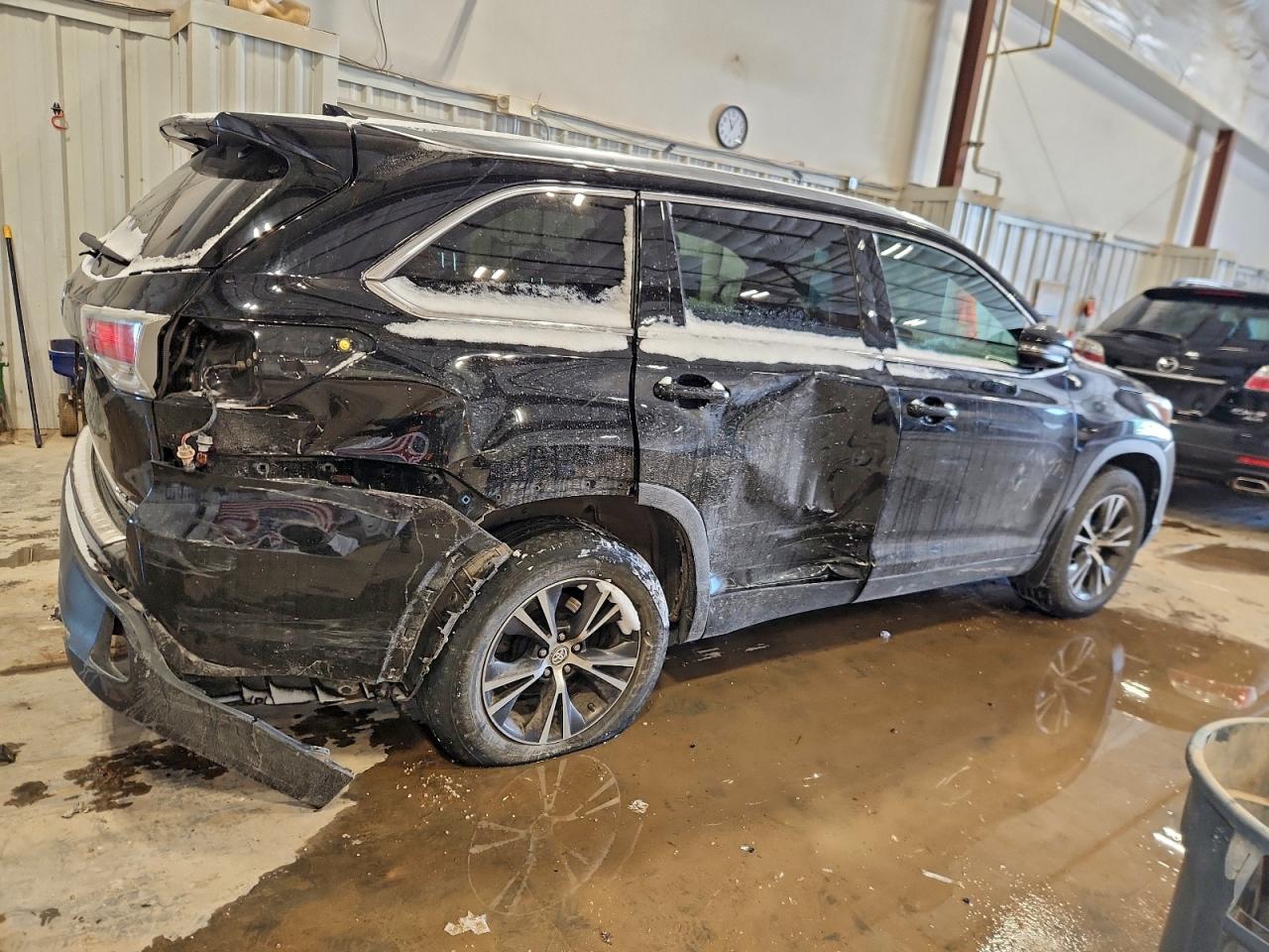 2016 TOYOTA HIGHLANDER XLE photo 3