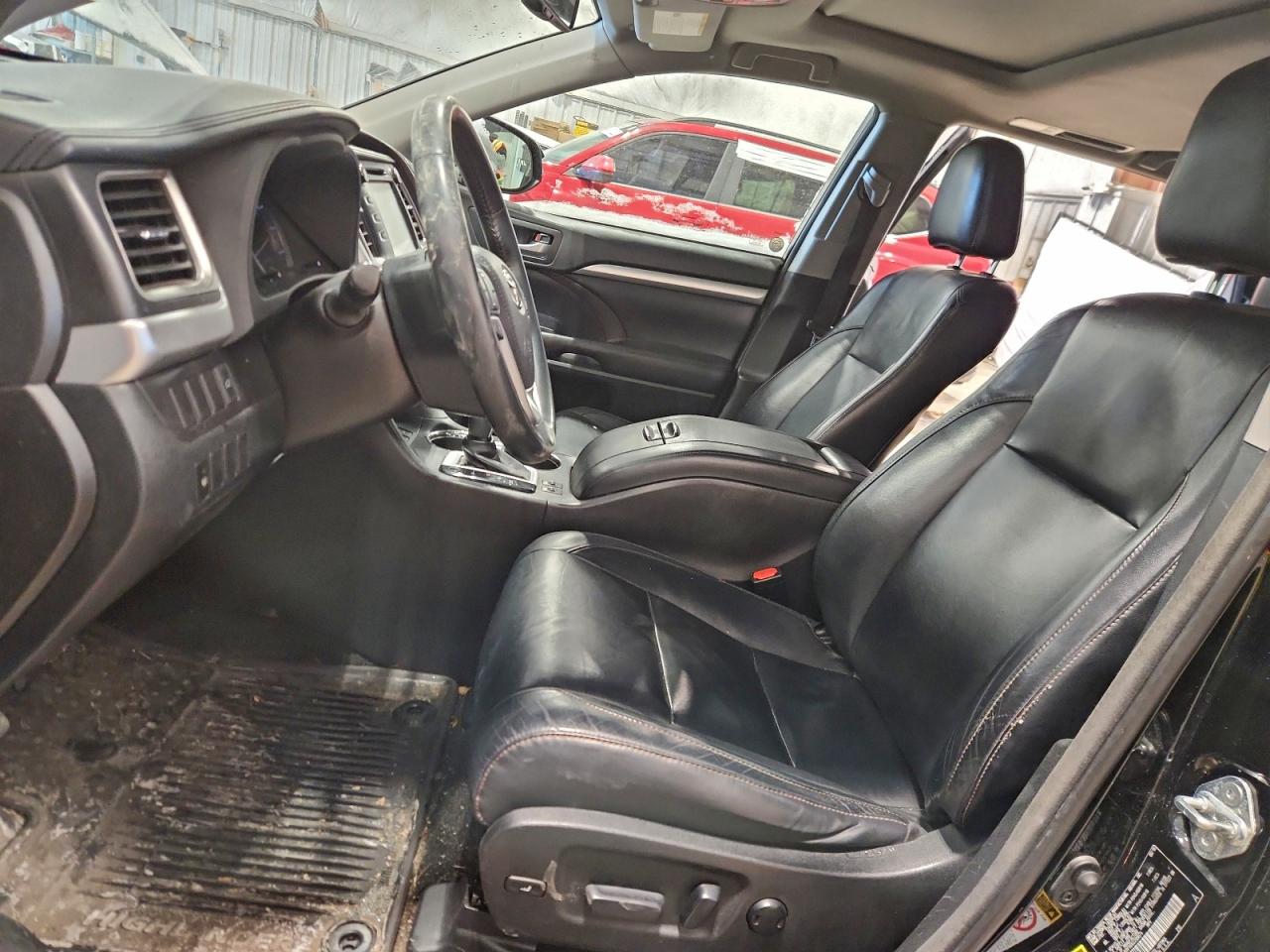 2016 TOYOTA HIGHLANDER XLE photo 7