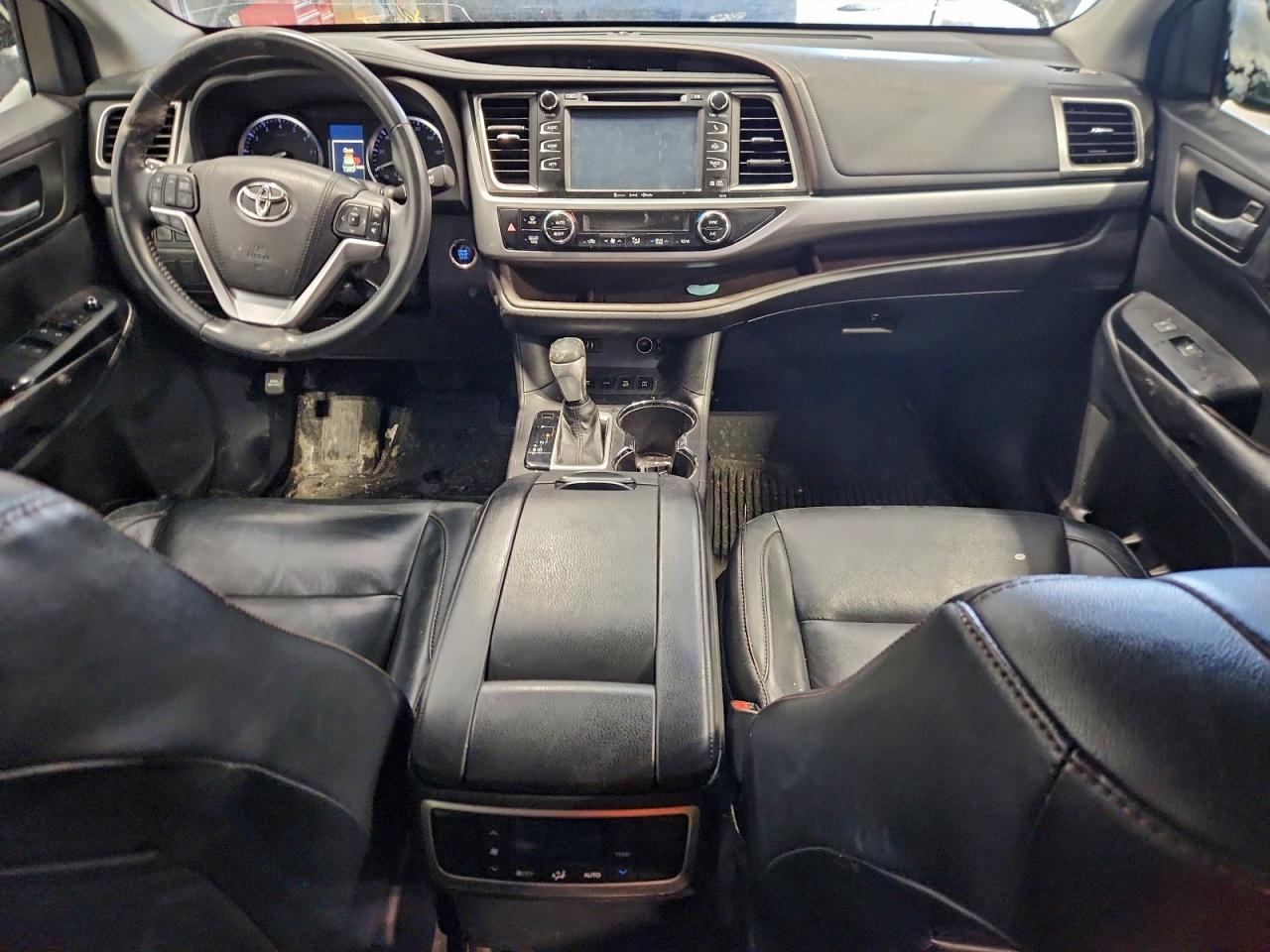2016 TOYOTA HIGHLANDER XLE photo 8