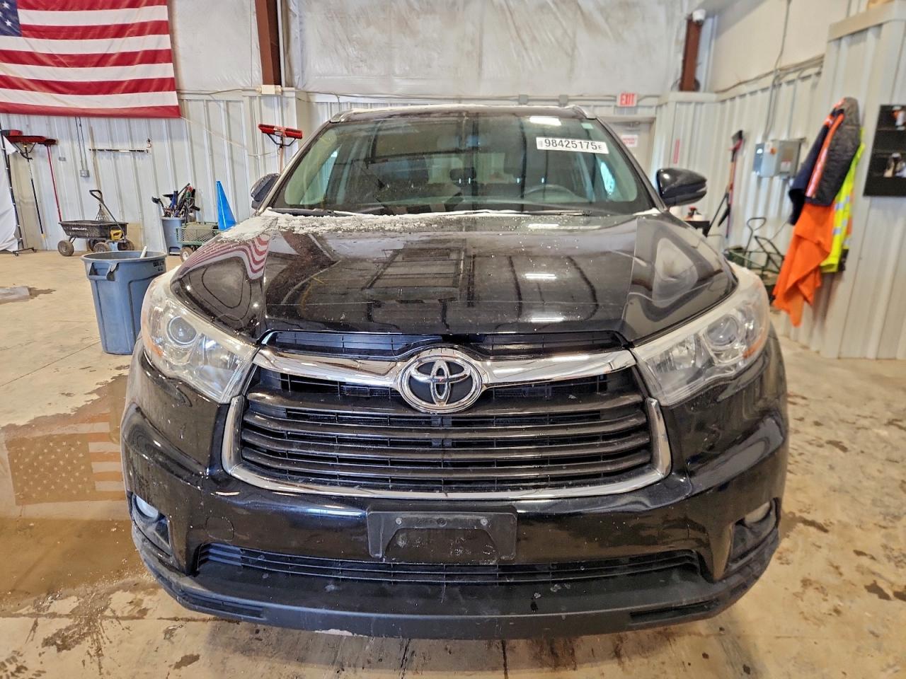 2016 TOYOTA HIGHLANDER XLE photo 5