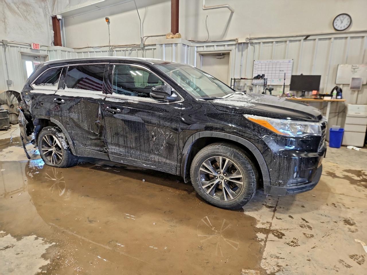 2016 TOYOTA HIGHLANDER XLE photo 4