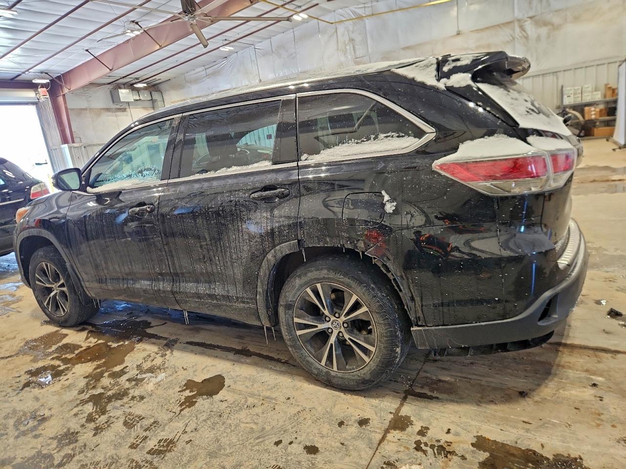 2016 TOYOTA HIGHLANDER XLE photo 2