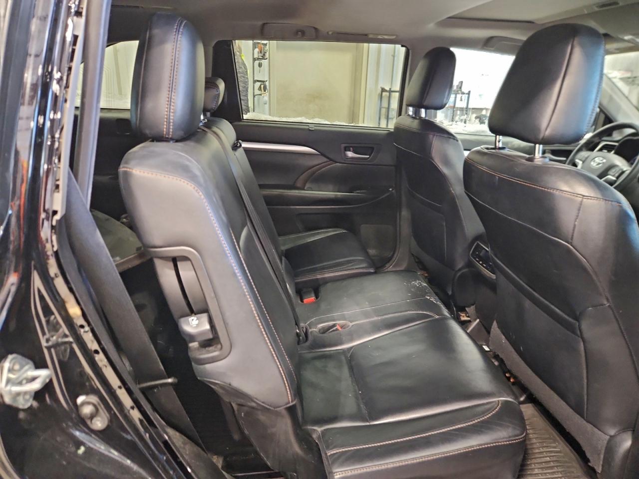 2016 TOYOTA HIGHLANDER XLE photo 11