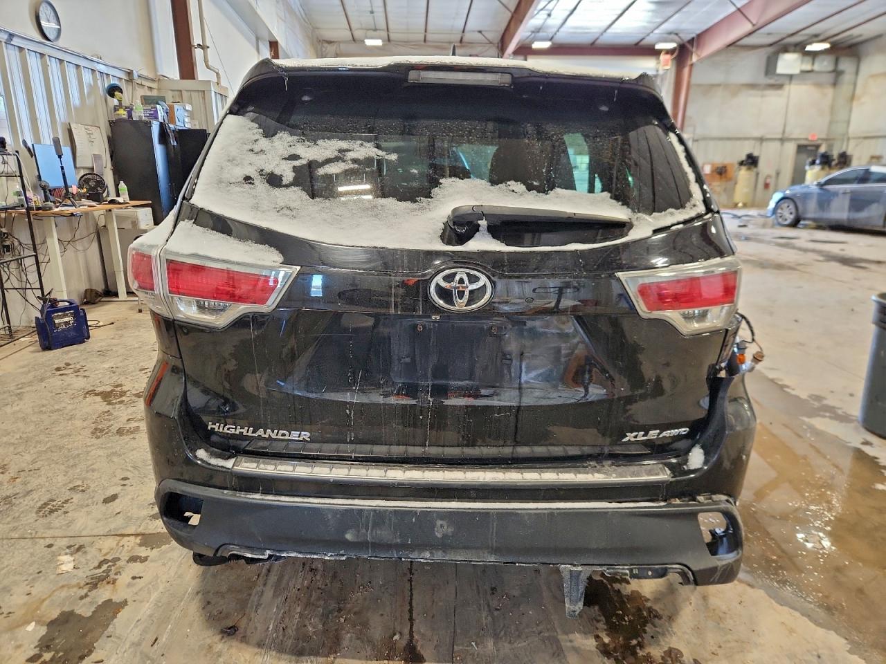 2016 TOYOTA HIGHLANDER XLE photo 6