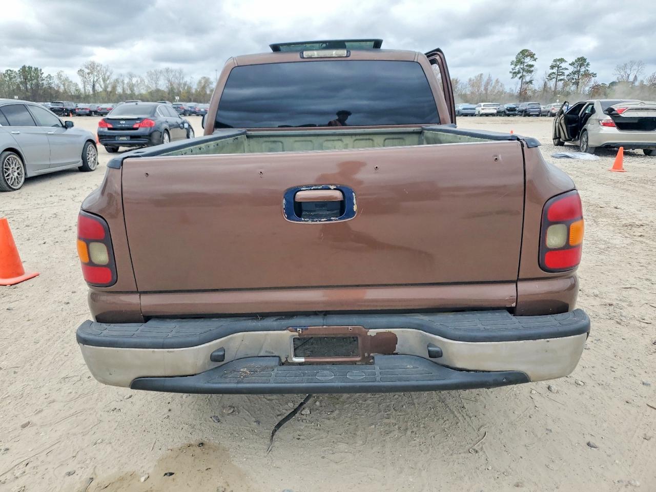 2002 CHEVROLET SILVERADO C1500 photo 6