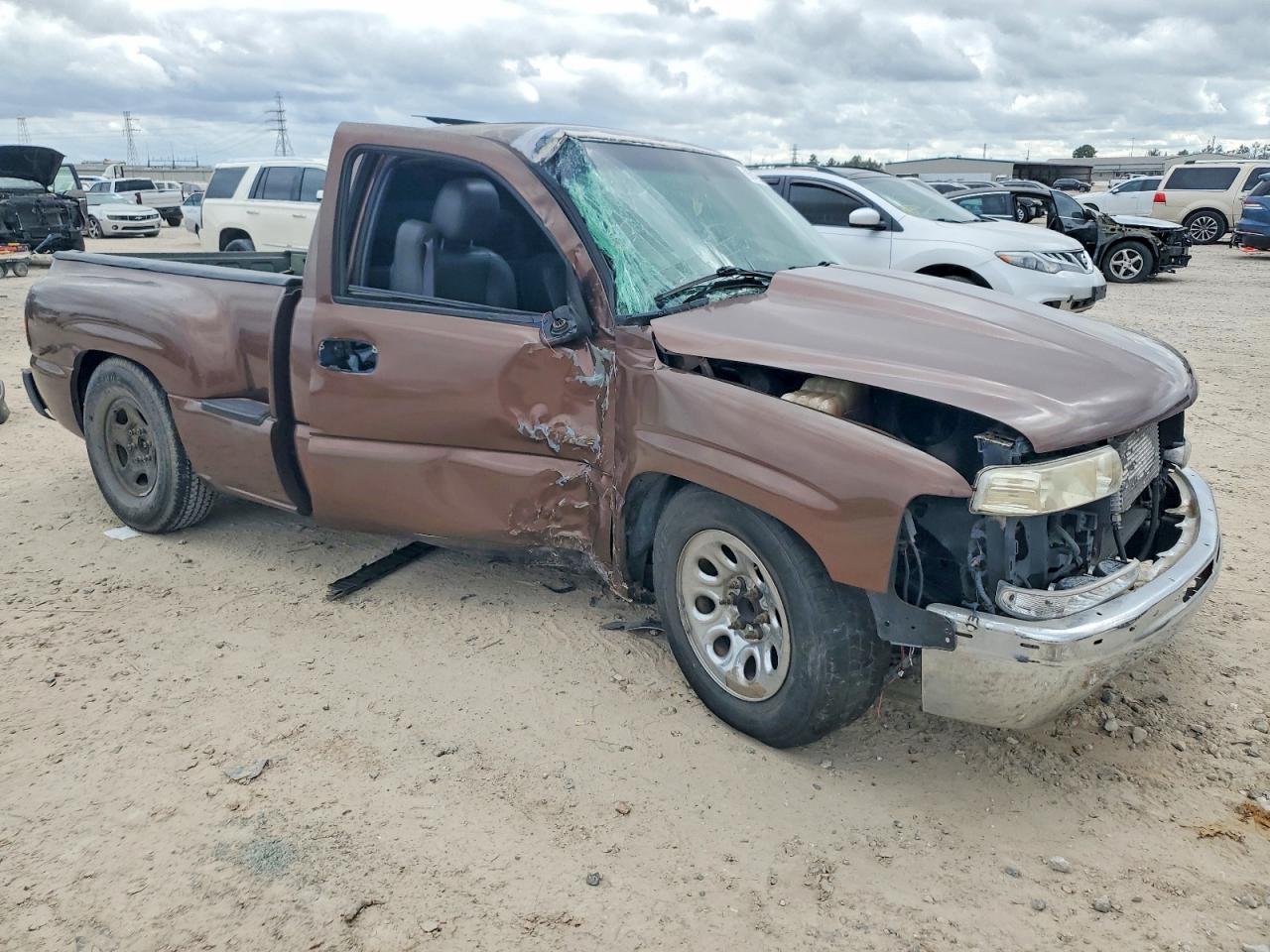 2002 CHEVROLET SILVERADO C1500 photo 4