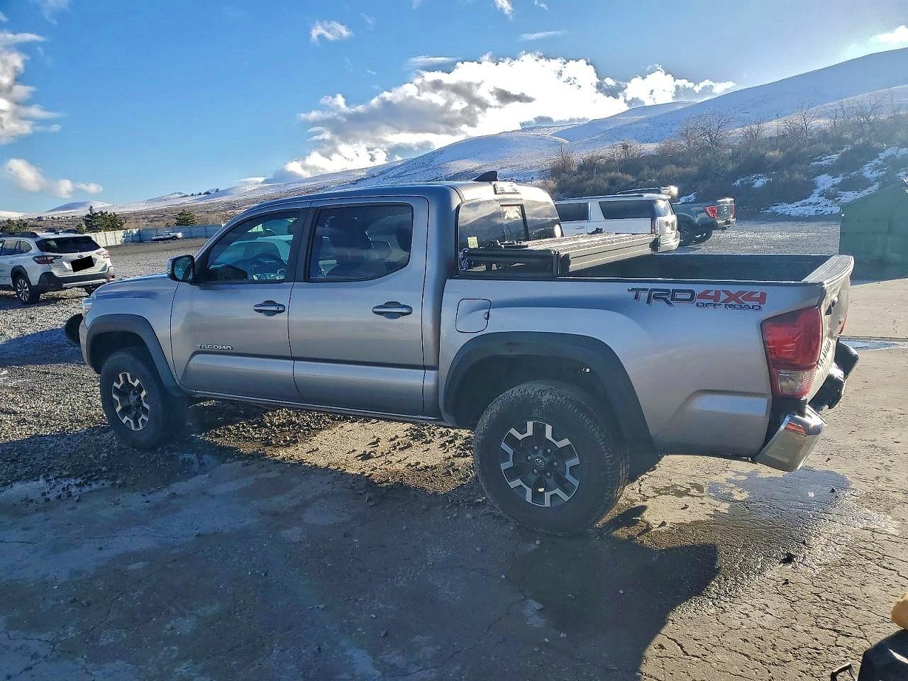 2017 TOYOTA TACOMA DOUBLE CAB photo 2