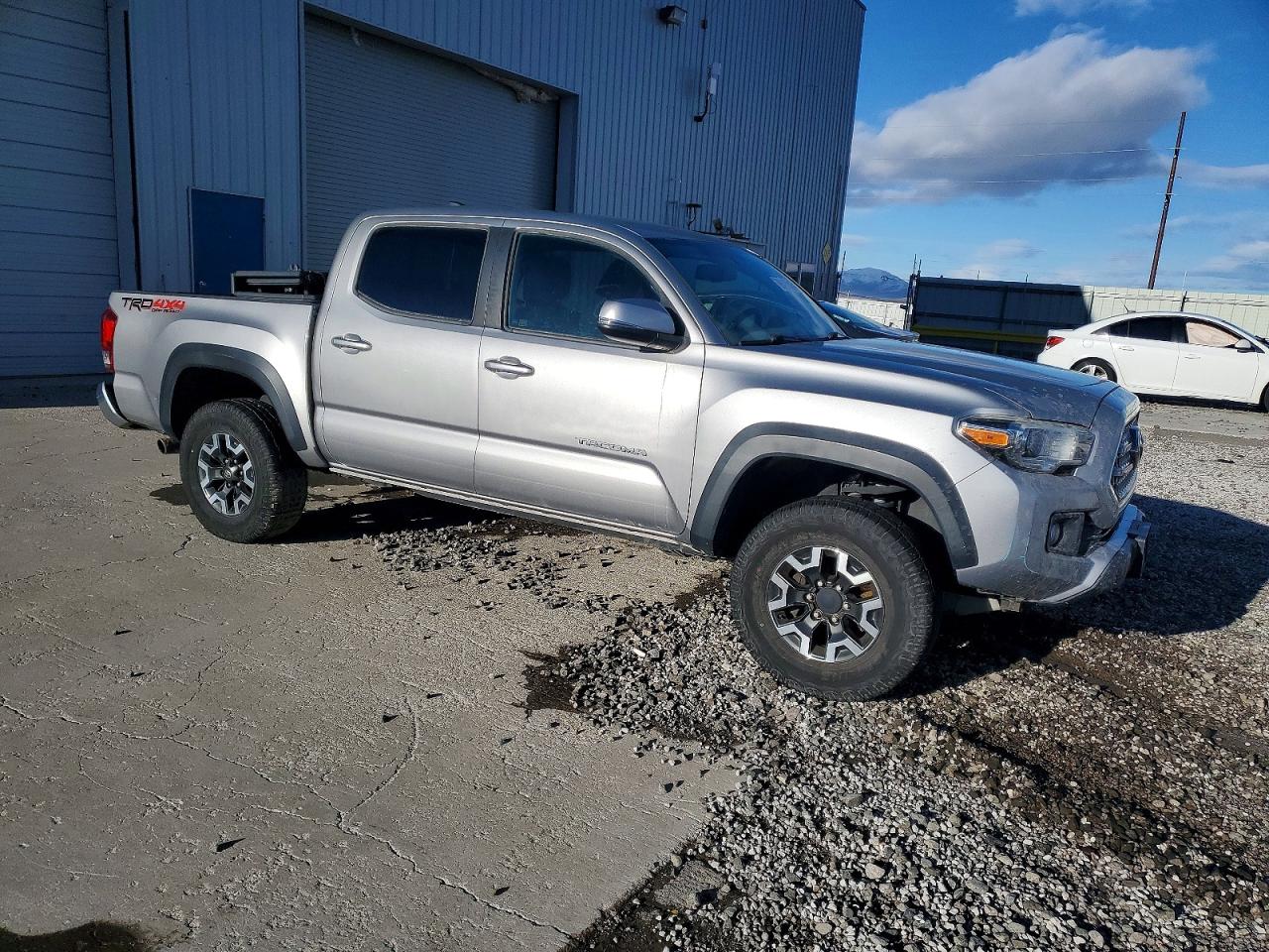 2017 TOYOTA TACOMA DOUBLE CAB photo 4