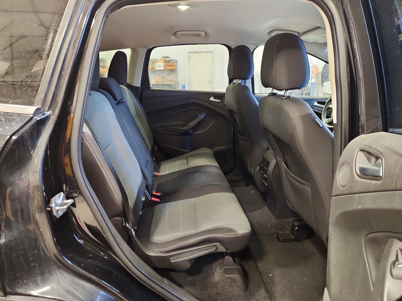 2016 FORD ESCAPE SE photo 10