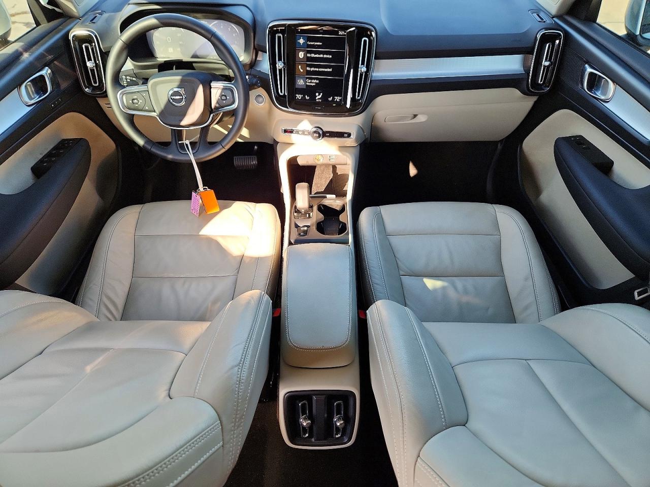 2022 VOLVO XC40 T5 MOMENTUM photo 8