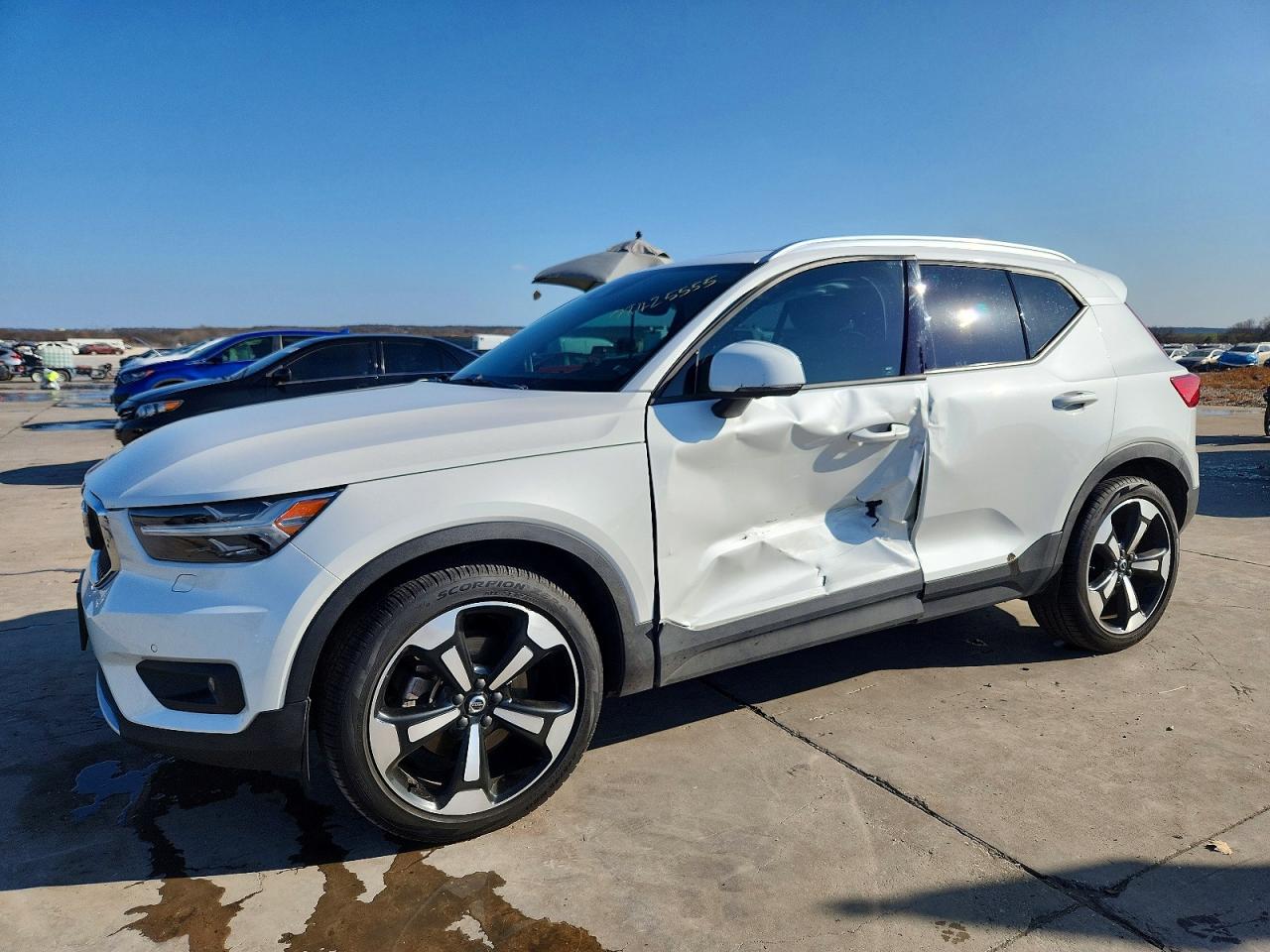 2022 VOLVO XC40
