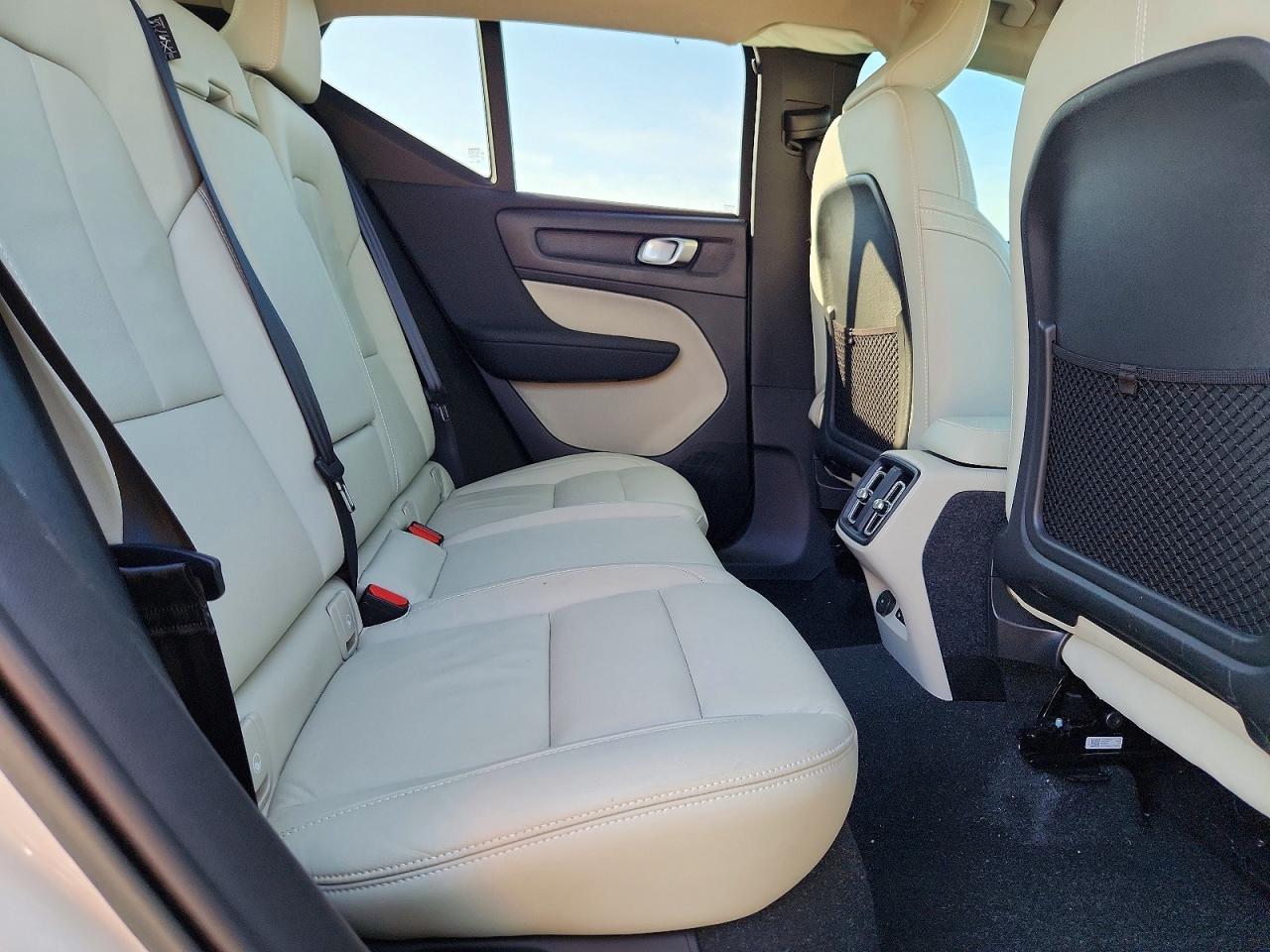 2022 VOLVO XC40 T5 MOMENTUM photo 11