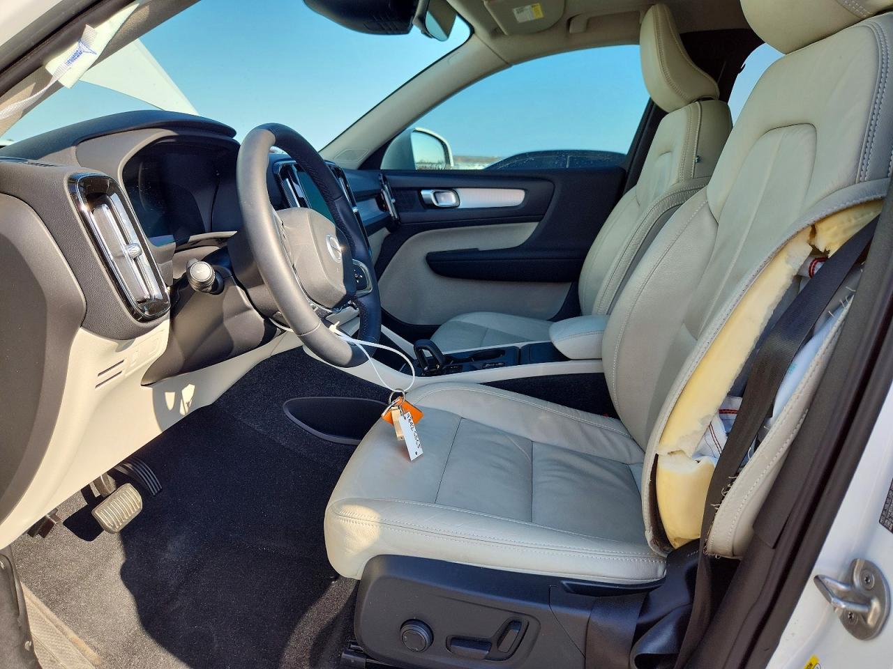 2022 VOLVO XC40 T5 MOMENTUM photo 7