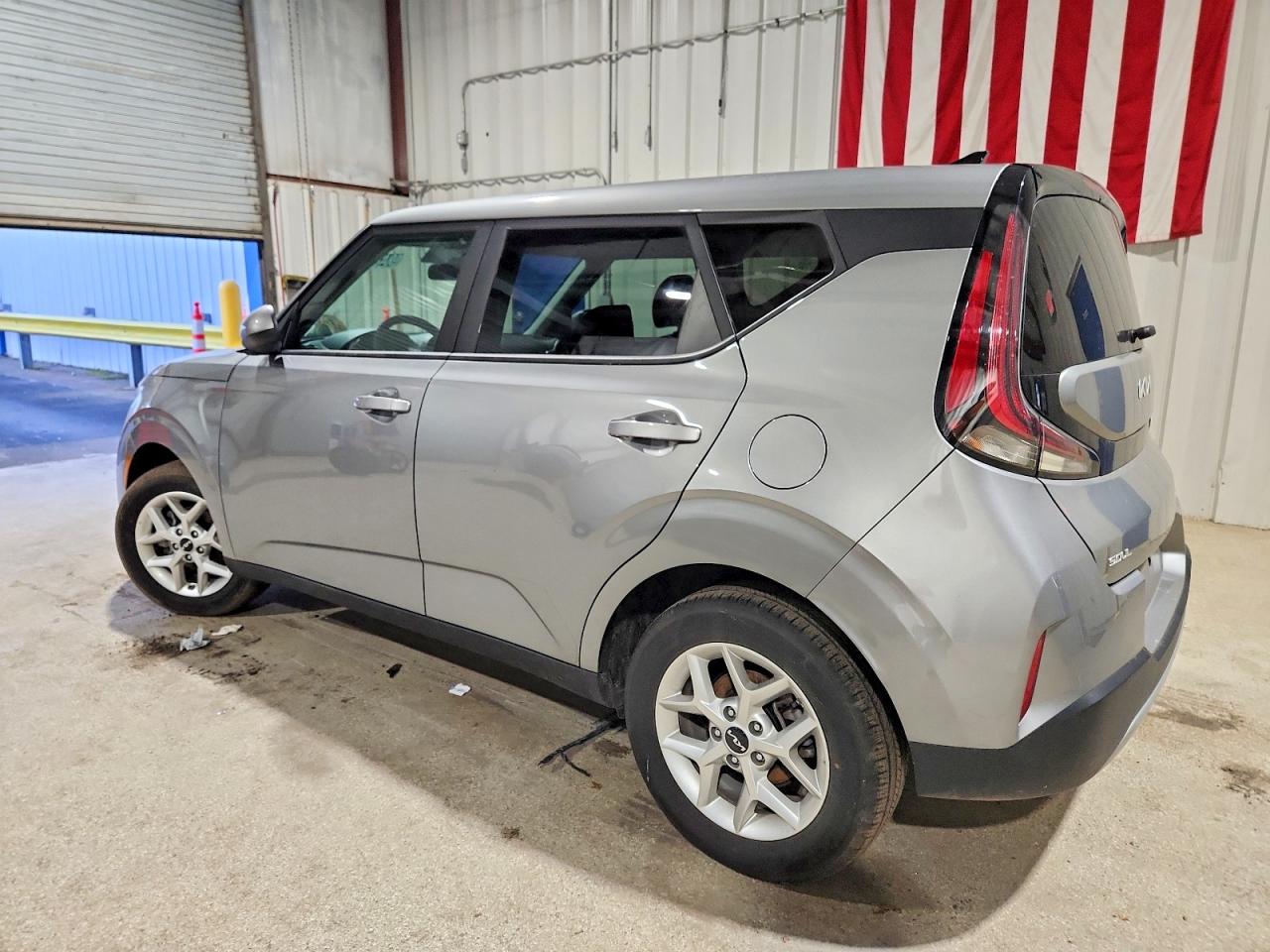 2025 KIA SOUL LX photo 2