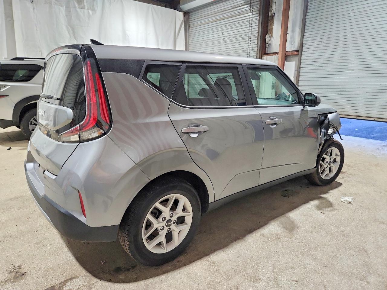 2025 KIA SOUL LX photo 3