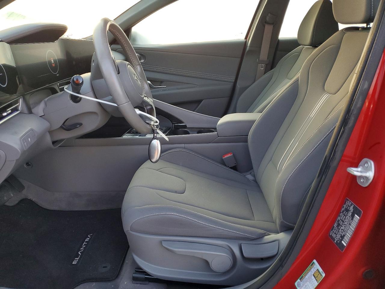 2024 HYUNDAI ELANTRA SEL photo 7