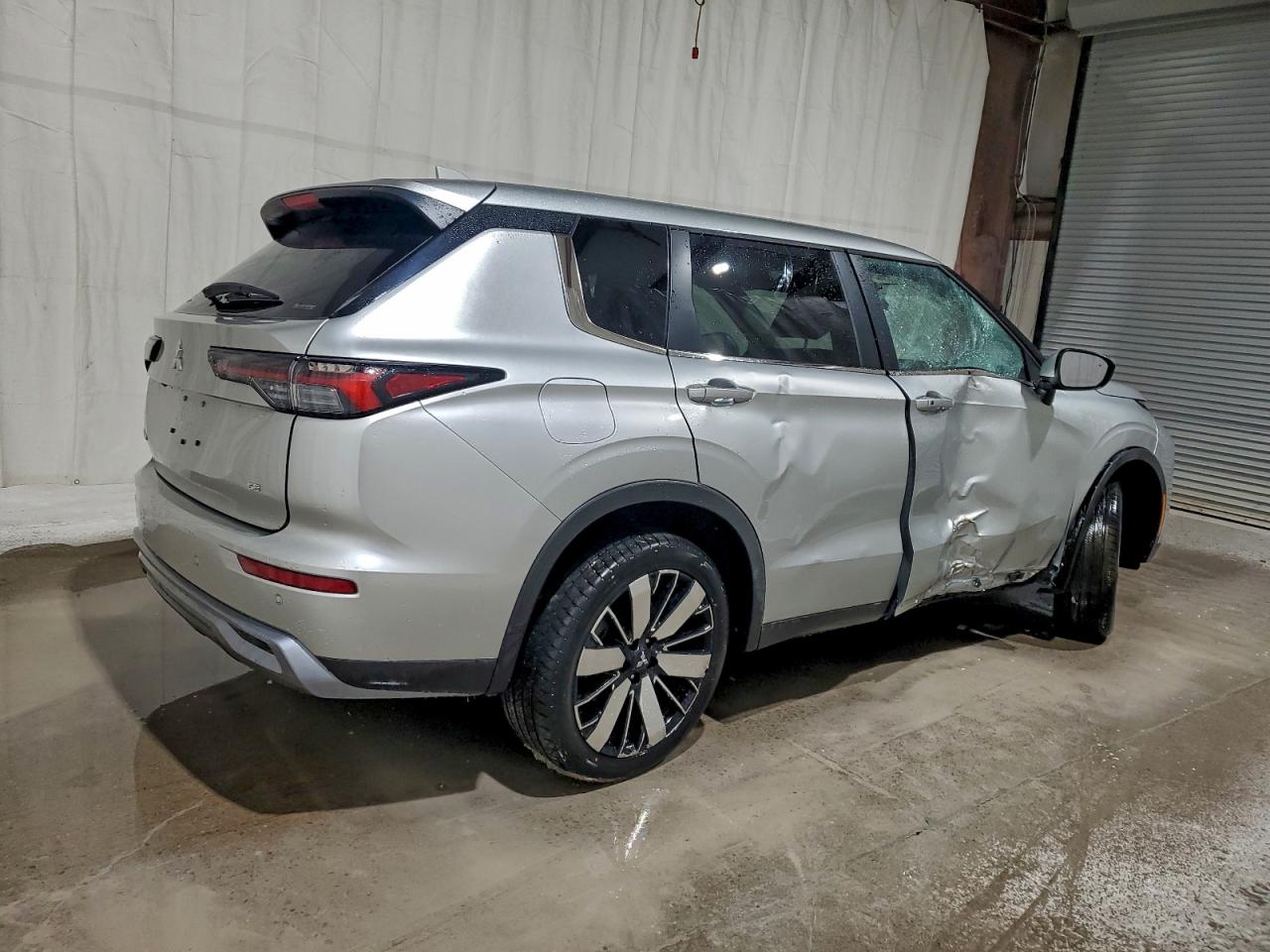 2025 MITSUBISHI OUTLANDER SE photo 3