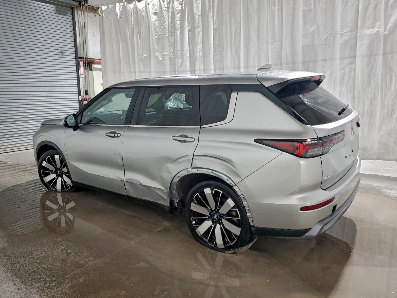 2025 MITSUBISHI OUTLANDER SE photo 2