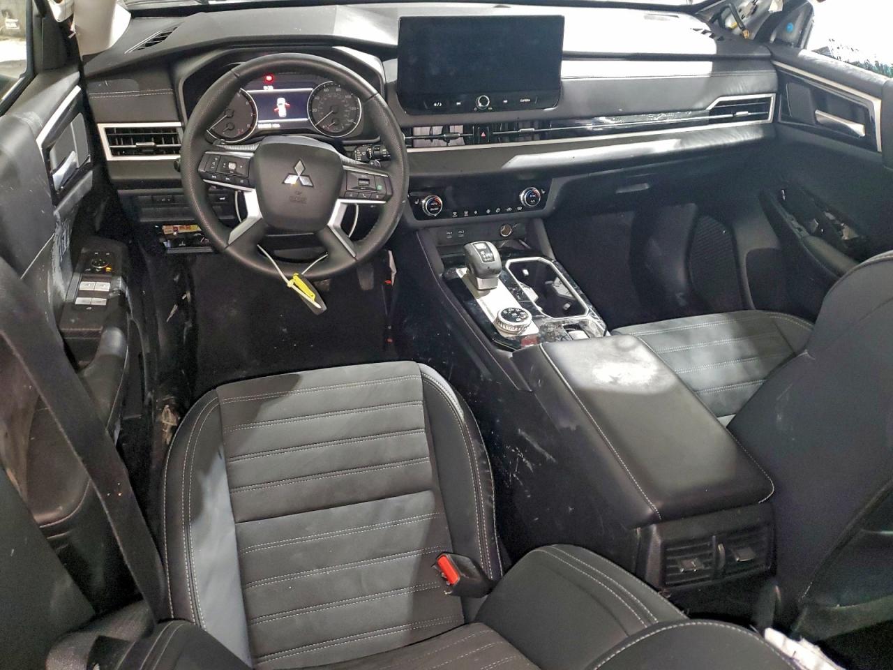 2025 MITSUBISHI OUTLANDER SE photo 8