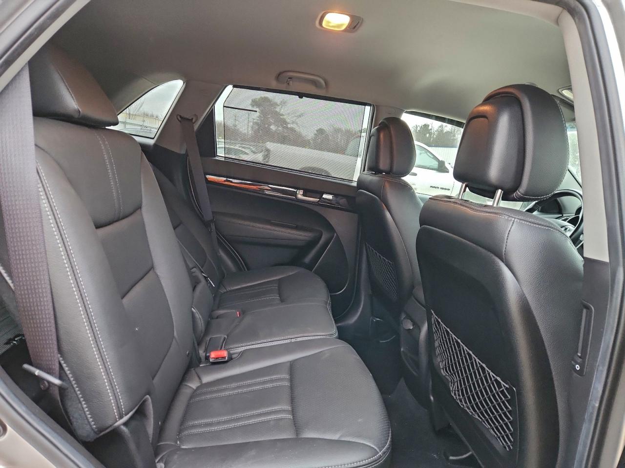 2014 KIA SORENTO LX photo 10