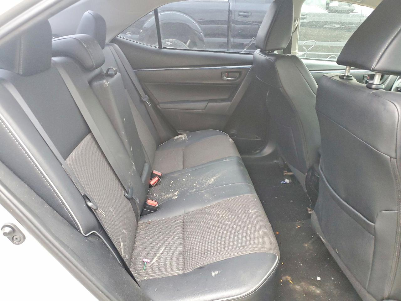 2015 TOYOTA COROLLA L photo 19