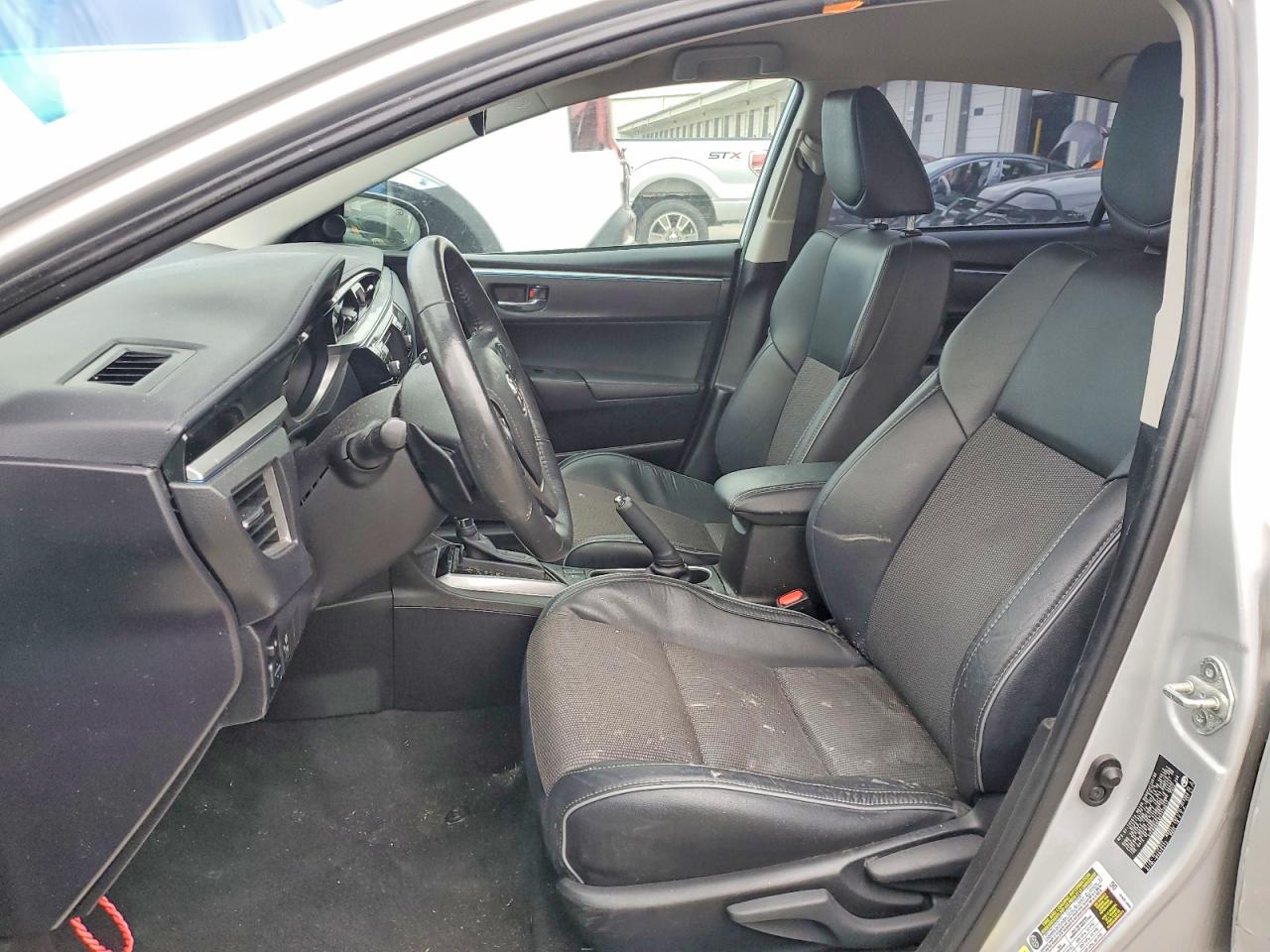 2015 TOYOTA COROLLA L photo 13
