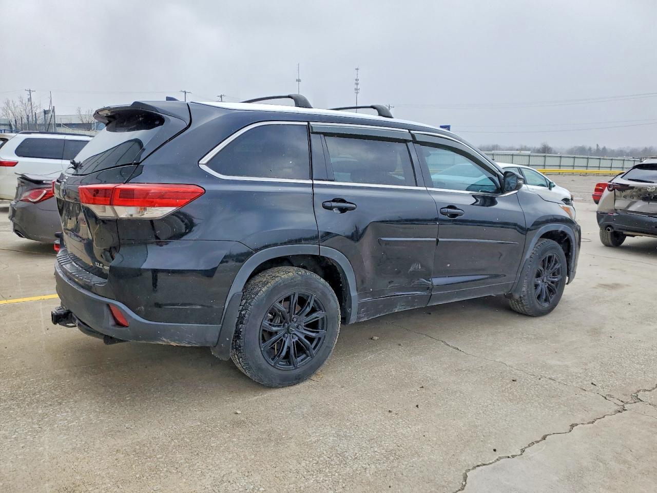 2018 TOYOTA HIGHLANDER SE photo 9