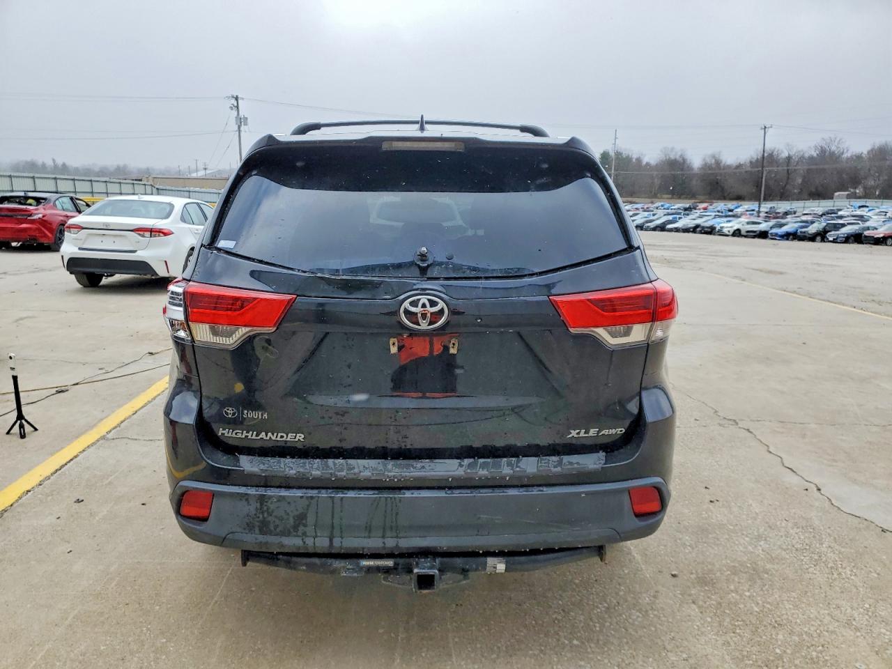 2018 TOYOTA HIGHLANDER SE photo 21
