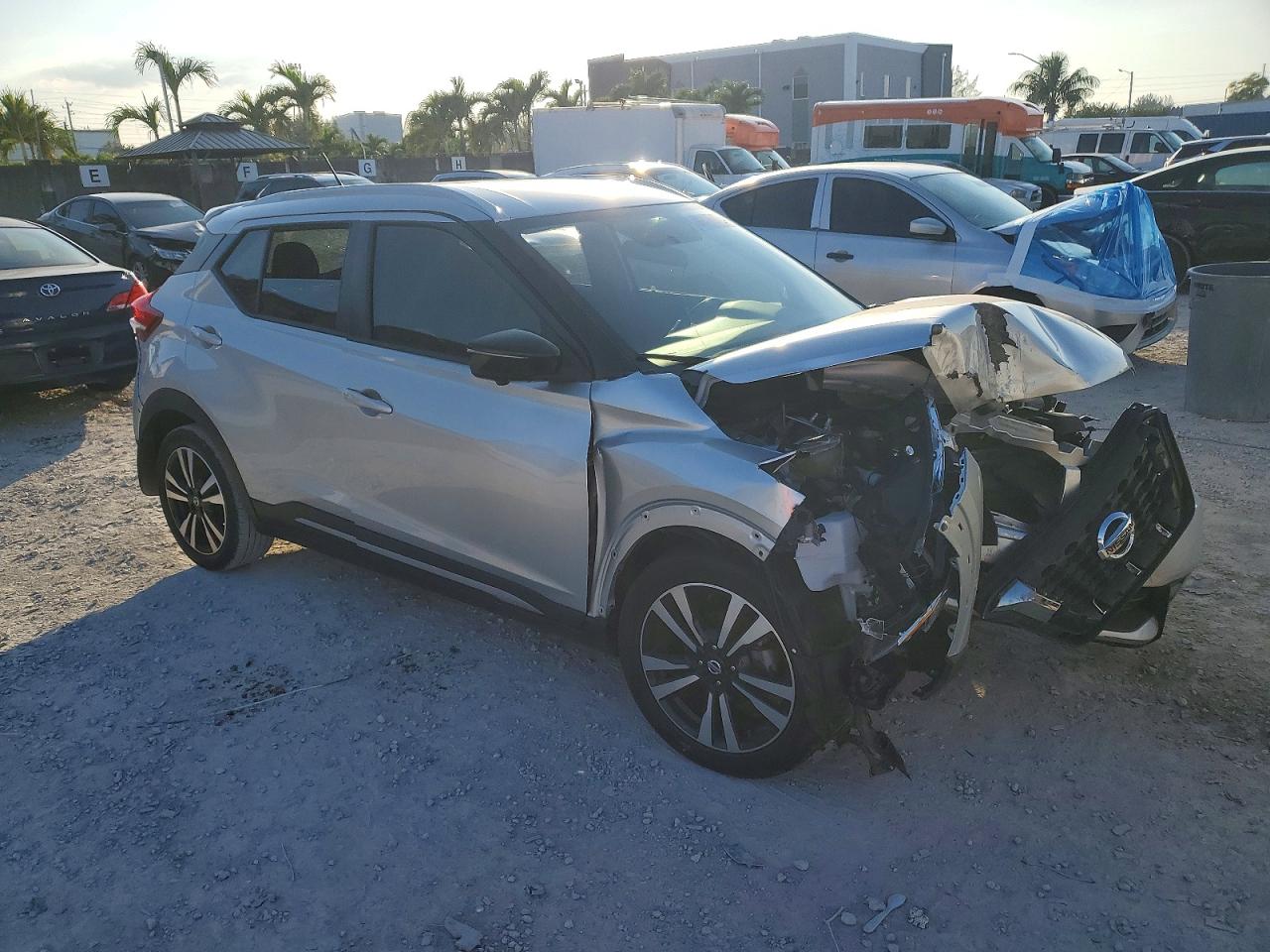 2019 NISSAN KICKS S photo 4