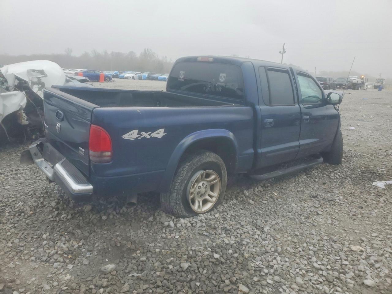 2004 DODGE DAKOTA QUAD SLT photo 3