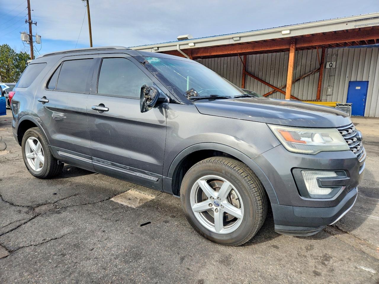 2017 FORD EXPLORER XLT photo 4
