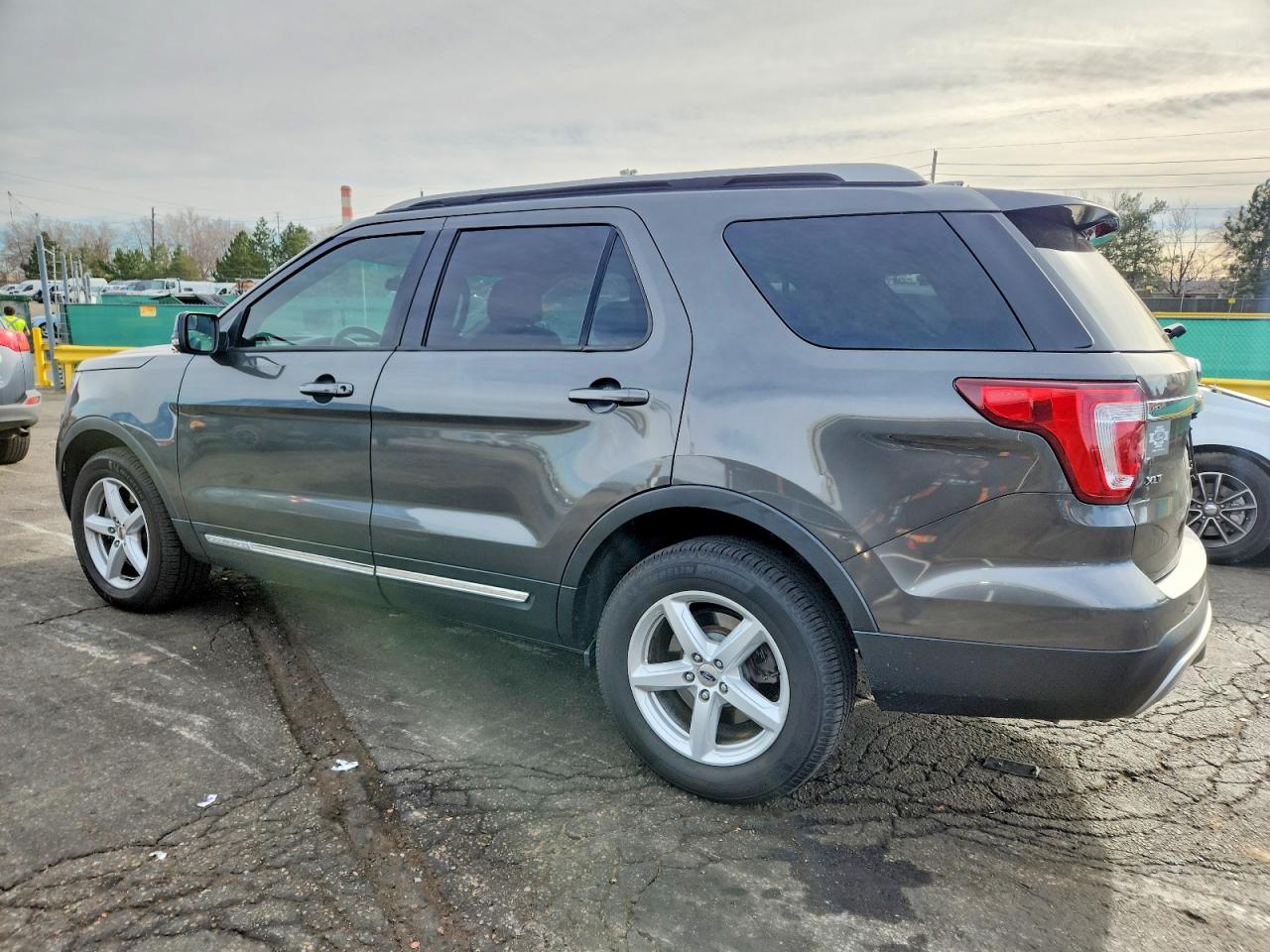 2017 FORD EXPLORER XLT photo 2