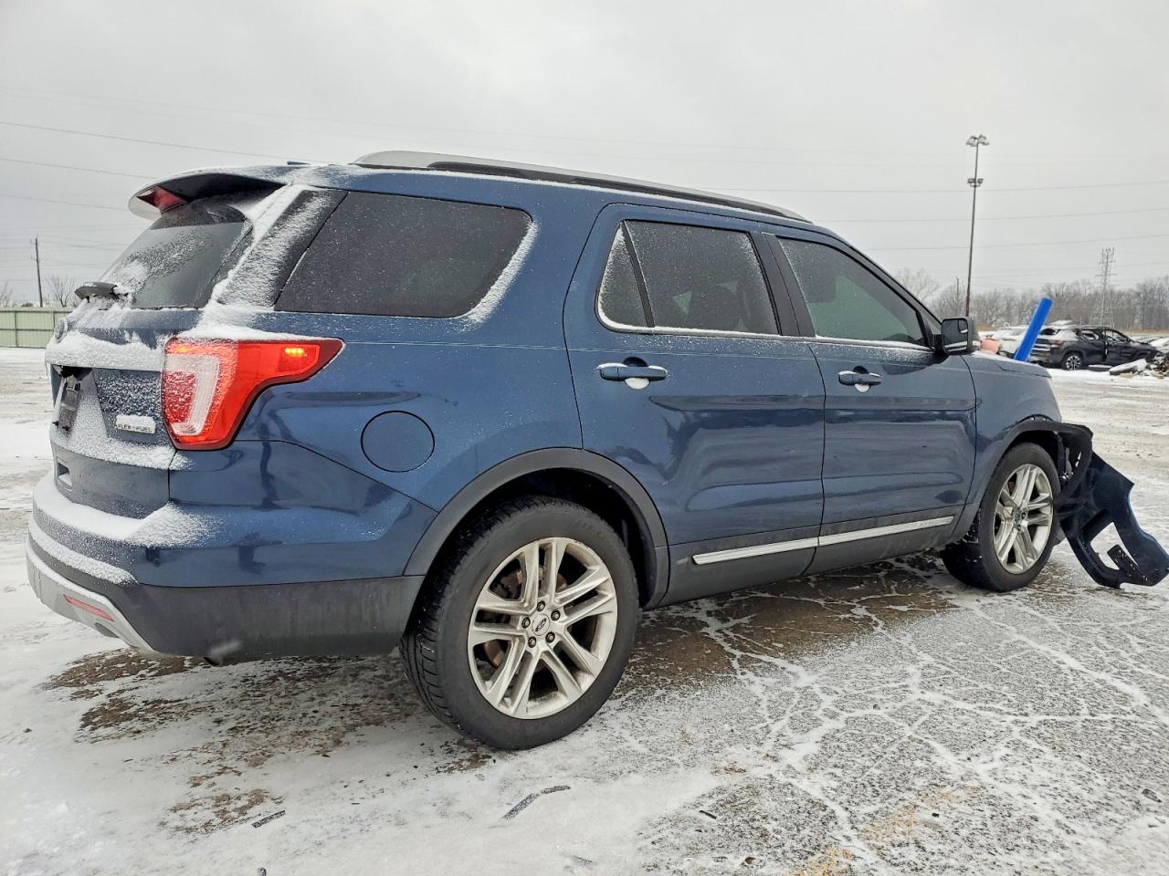 2016 FORD EXPLORER XLT photo 3