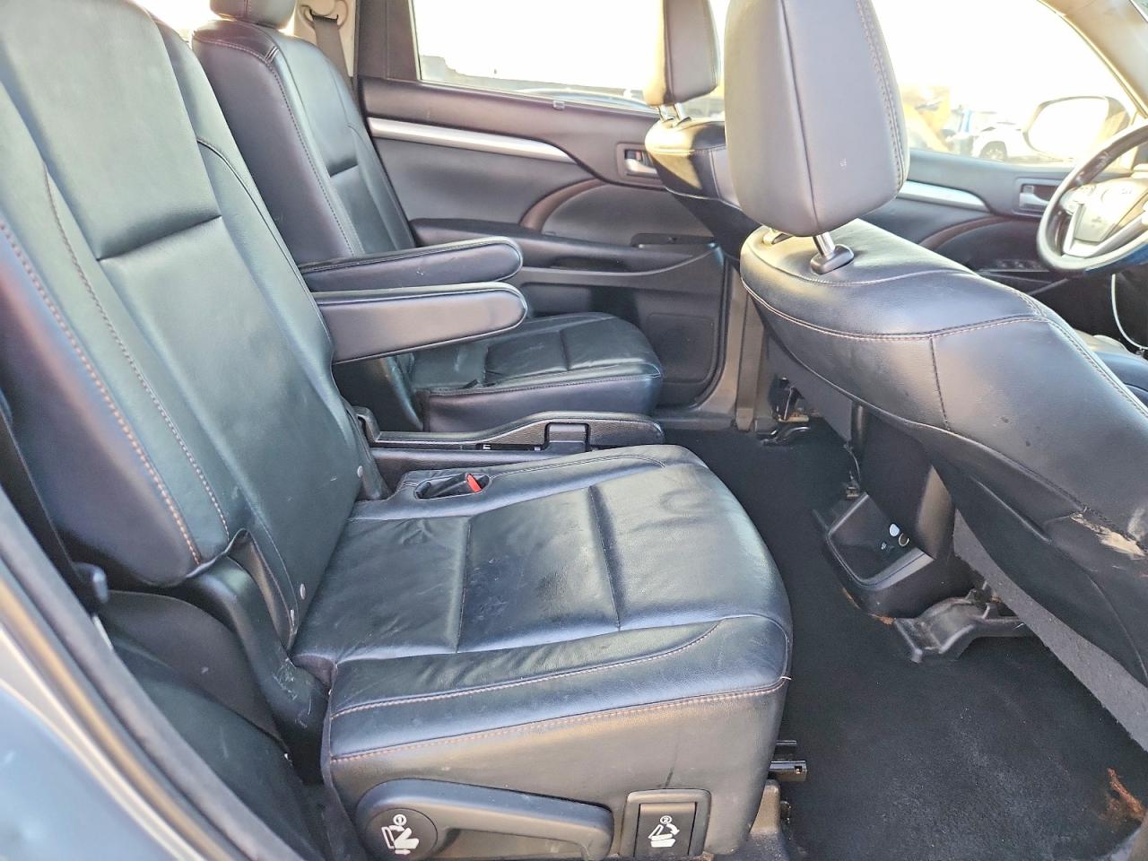 2014 TOYOTA HIGHLANDER XLE photo 11