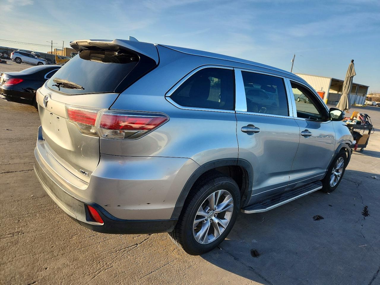 2014 TOYOTA HIGHLANDER XLE photo 3