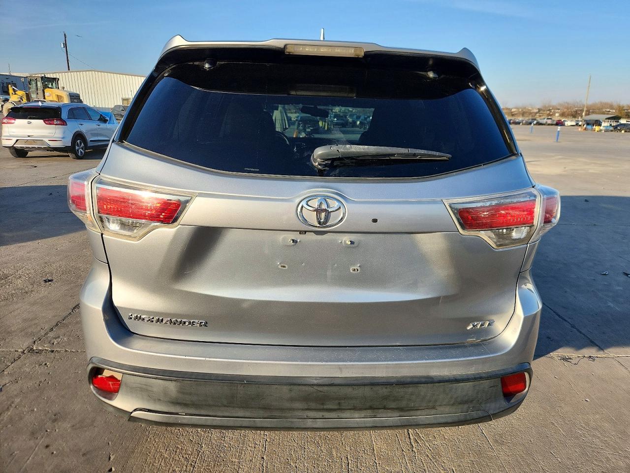 2014 TOYOTA HIGHLANDER XLE photo 6
