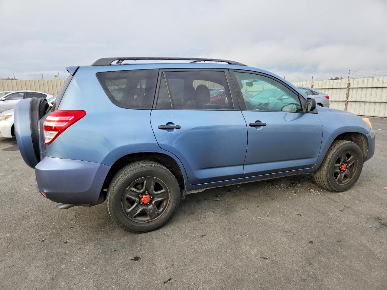 2011 TOYOTA RAV4 photo 3