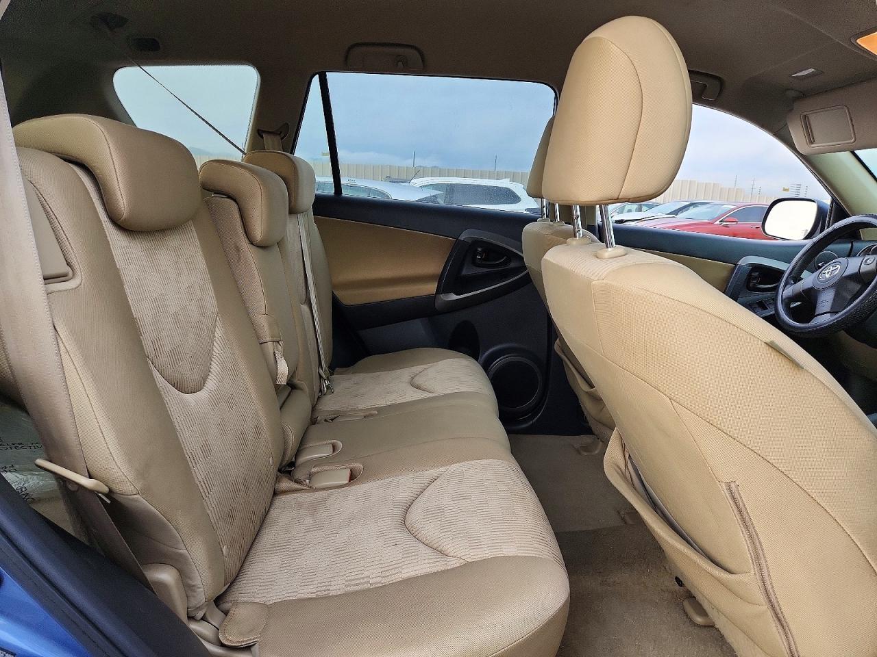 2011 TOYOTA RAV4 photo 11