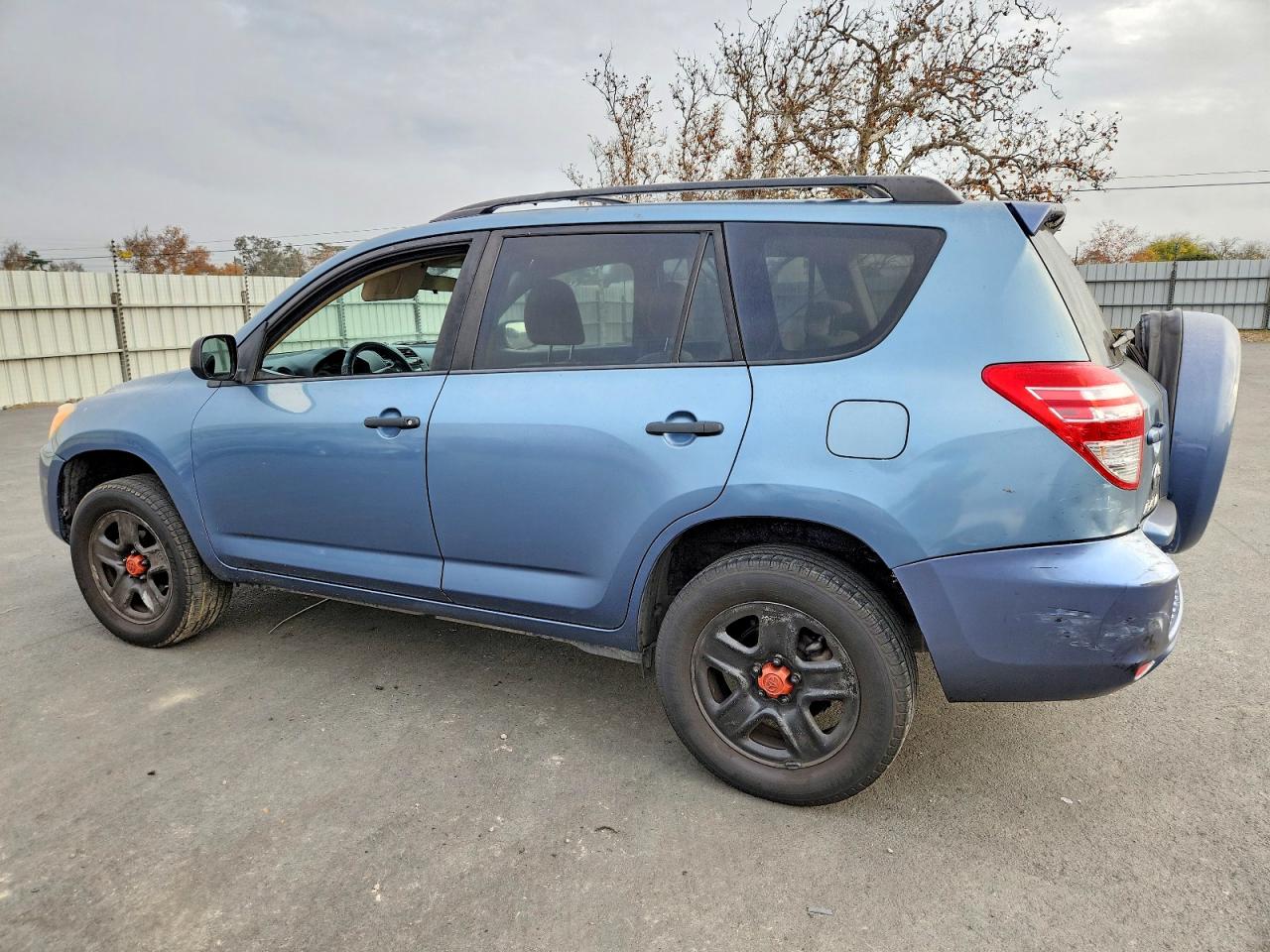 2011 TOYOTA RAV4 photo 2