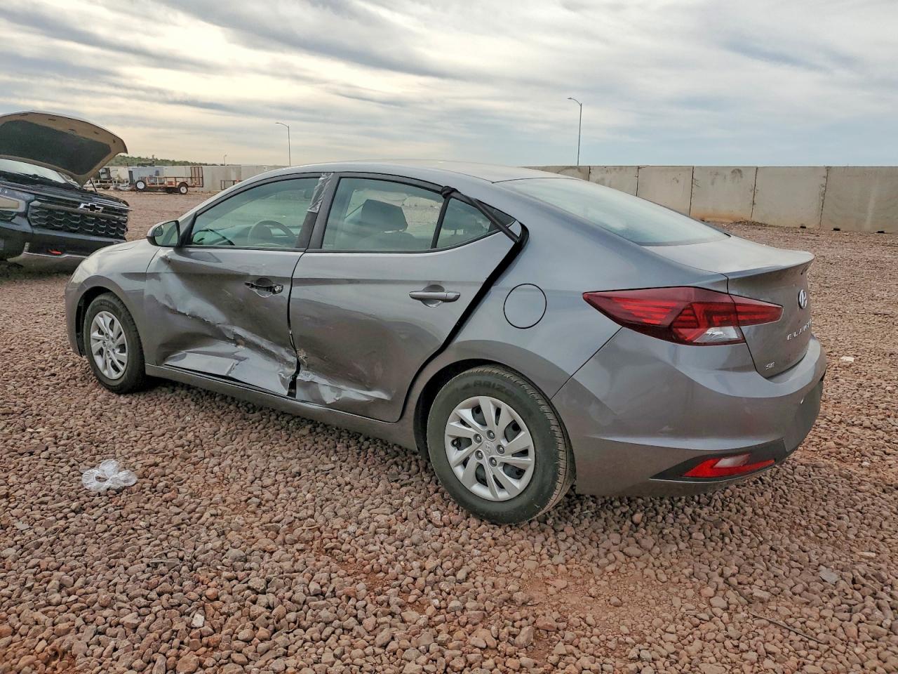 2019 HYUNDAI ELANTRA SE photo 2