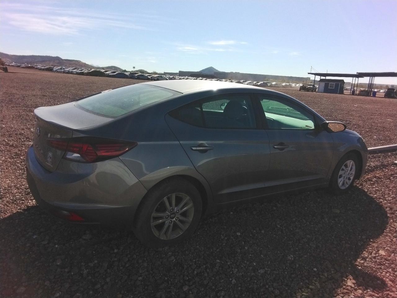 2019 HYUNDAI ELANTRA SE photo 3