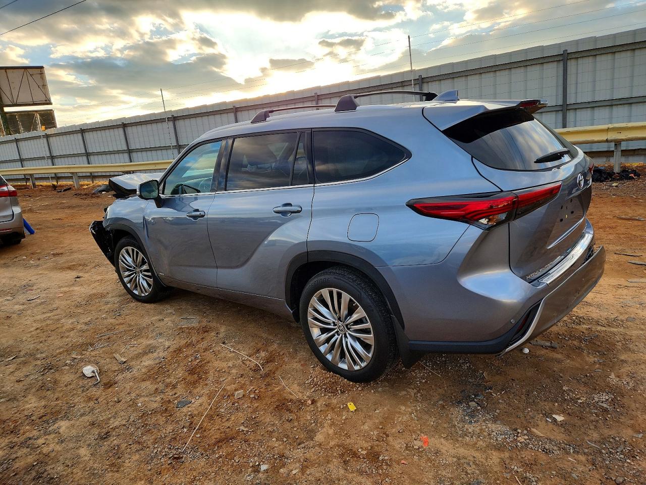 2023 TOYOTA HIGHLANDER HYBRID LIMITED photo 2