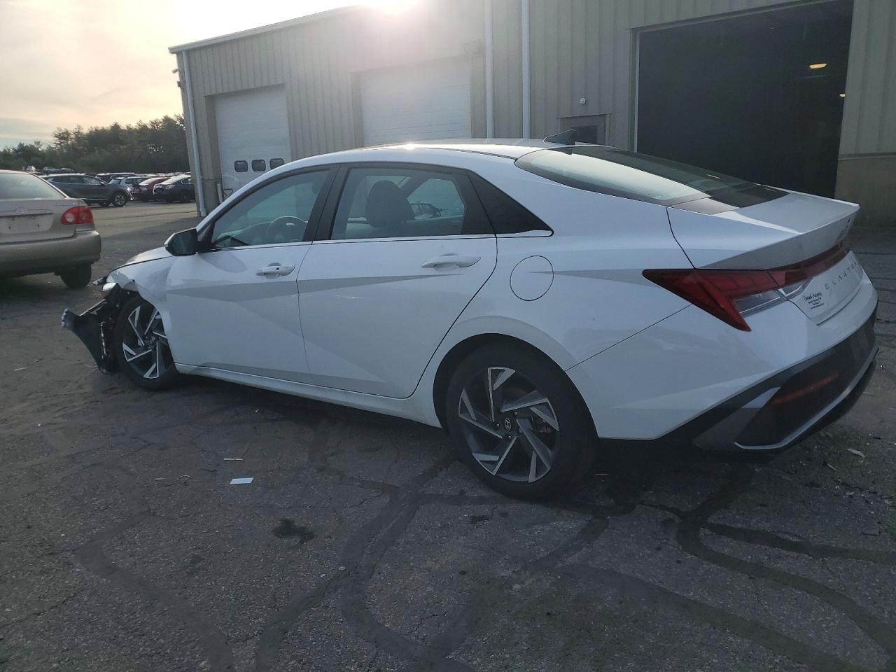 2024 HYUNDAI ELANTRA SEL photo 2
