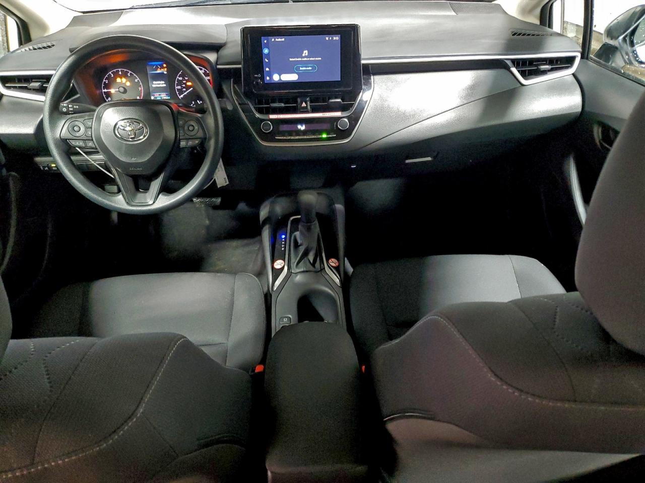 2025 TOYOTA COROLLA LE photo 8