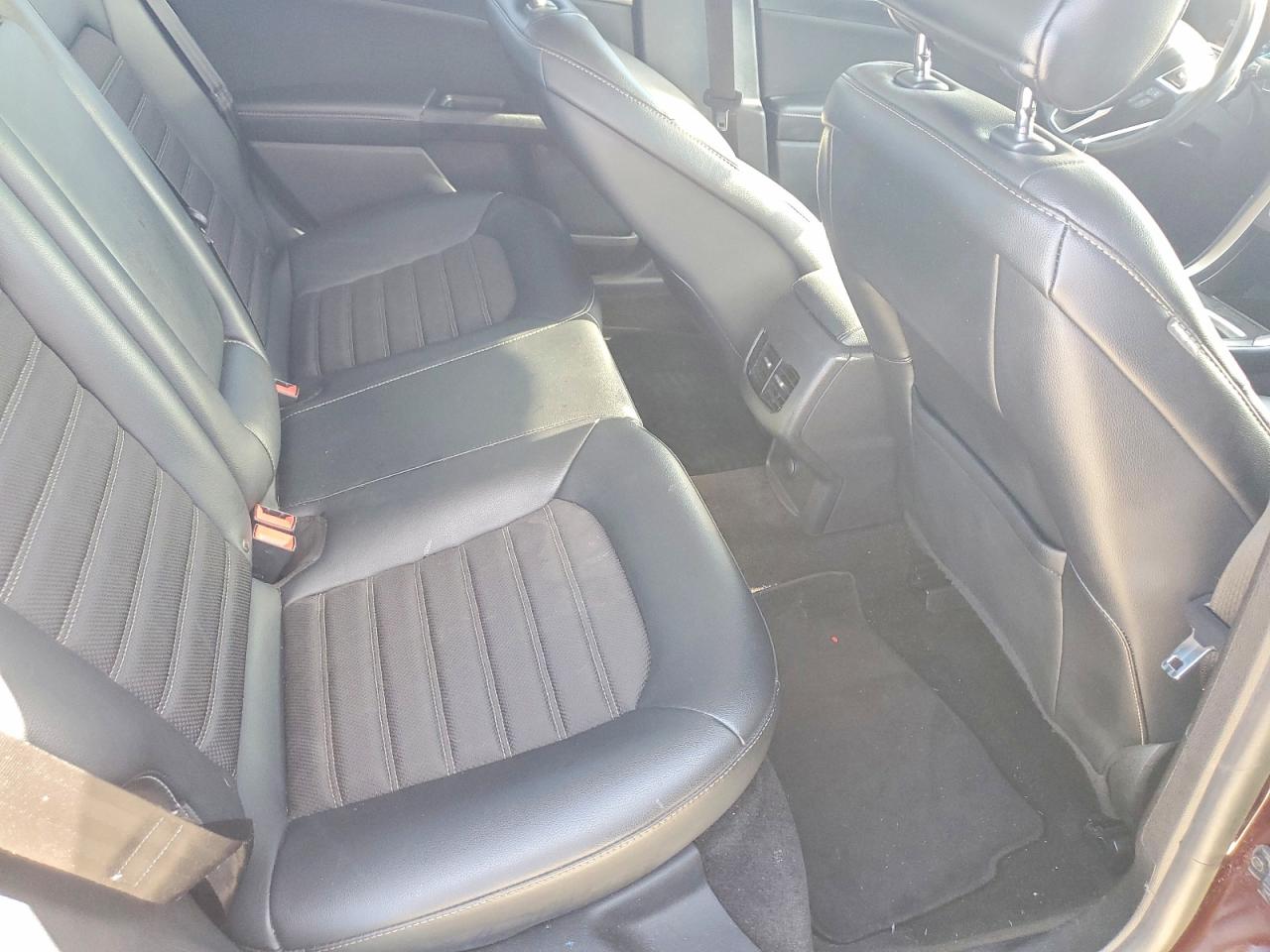 2017 FORD FUSION SE photo 28