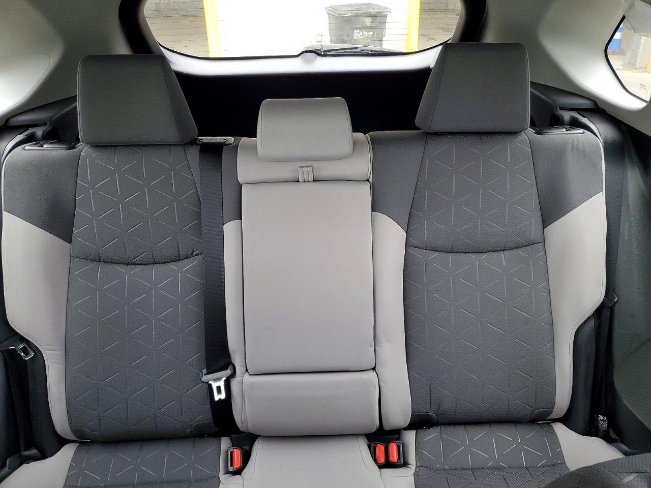 2022 TOYOTA RAV4 XLE photo 10