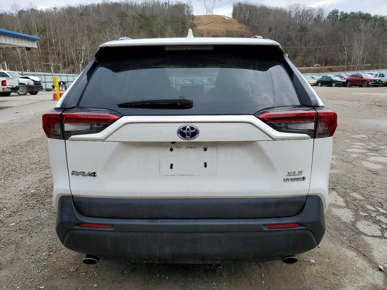 2022 TOYOTA RAV4 XLE photo 6