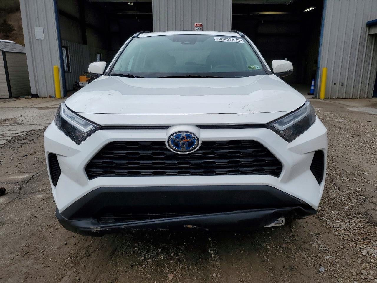 2022 TOYOTA RAV4 XLE photo 5
